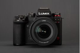 lumix-s1rii-product-1