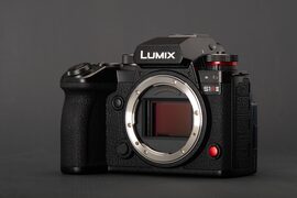 lumix-s1rii-product-10