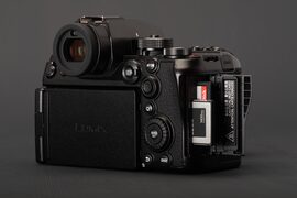 lumix-s1rii-product-2